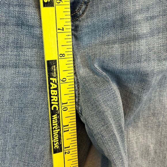 CHICO’S Jeans Size 1.5 (10) So Slimming Blue Light Wash Girlfriend Crop Medium - Picture 8 of 13
